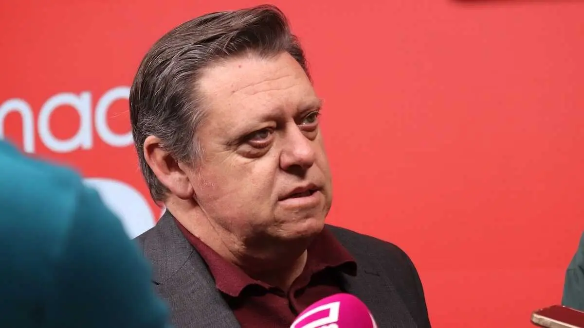 El secretario de Organizaci&oacute;n del PSOE de la provincia de Toledo, F&eacute;lix Ortega, atendiendo a los medios este s&aacute;bado