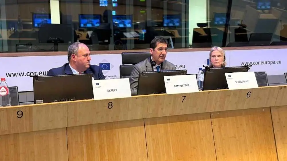 Castilla-La Mancha recoge en Bruselas cien propuestas para el relevo generacional