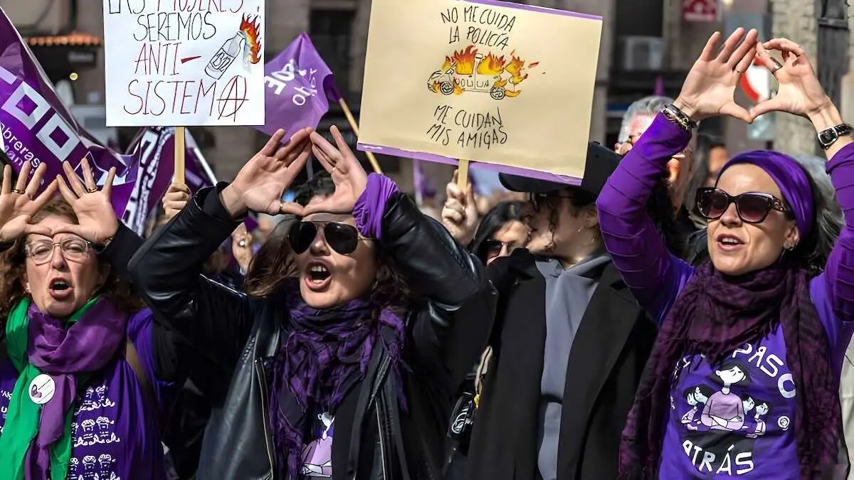 Manifestaci&oacute;n convocada por la Plataforma 8M de Toledo en el D&iacute;a Internacional de las Mujeres - EFE/&Aacute;ngeles Visd&oacute;mine