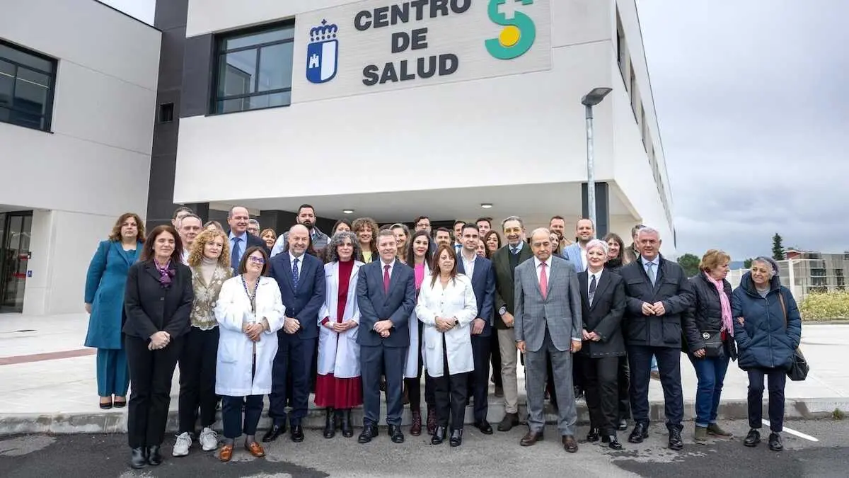 El presidente de Castilla-La Mancha, Emiliano Garc&iacute;a-Page, inaugura el nuevo centro de salud de Cabanillas del Campo, en la provincia de Guadalajara.