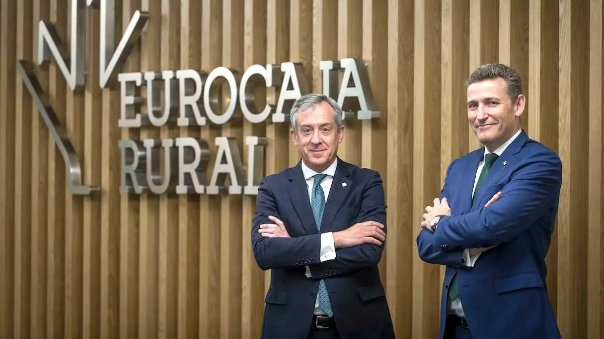 El presidente de Eurocaja Rural, Javier L&oacute;pez Mart&iacute;n, y el director general de la entidad financiera, V&iacute;ctor Manuel Mart&iacute;n L&oacute;pez.
