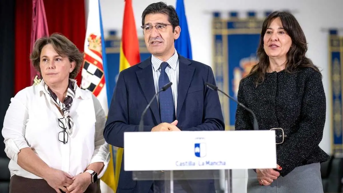 El vicepresidente segundo del Gobierno de Castilla- La Mancha, Jos&eacute; Manuel Caballero; y la delegada de la Junta en la provincia de Ciudad Real, Blanca Fern&aacute;ndez; informan en rueda de prensa de la acci&oacute;n del Gobierno regional.