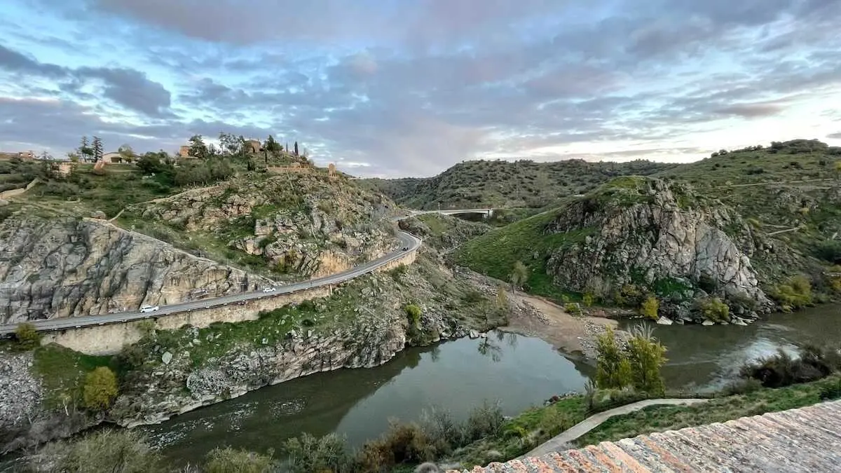 La Real Academia de Toledo rechaza la "urbanizaci&oacute;n" del Valle