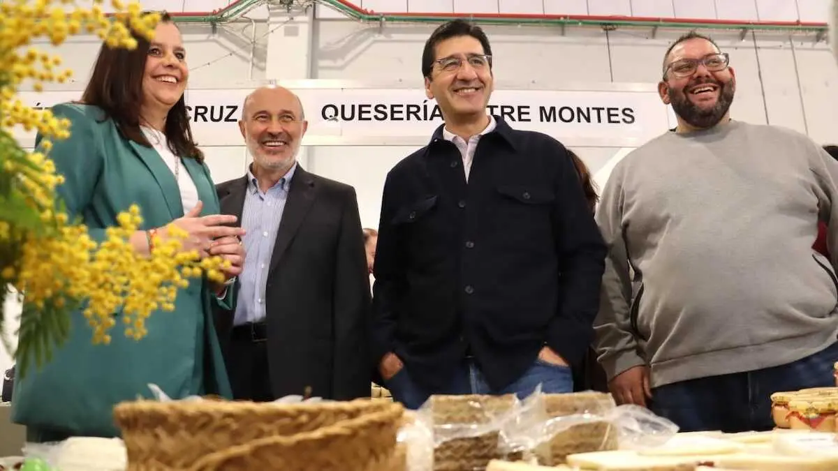 El vicepresidente segundo del Gobierno de Castilla-La Mancha, Jos&eacute; Manuel Caballero, inaugura la I Feria Sabores de los Montes en el pabell&oacute;n multifuncional de Piedrabuena (Ciudad Real).