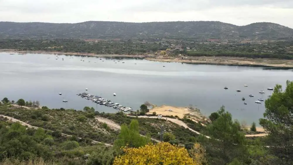 Rescatadas dos personas al volcar su barca en el embalse de Buend&iacute;a