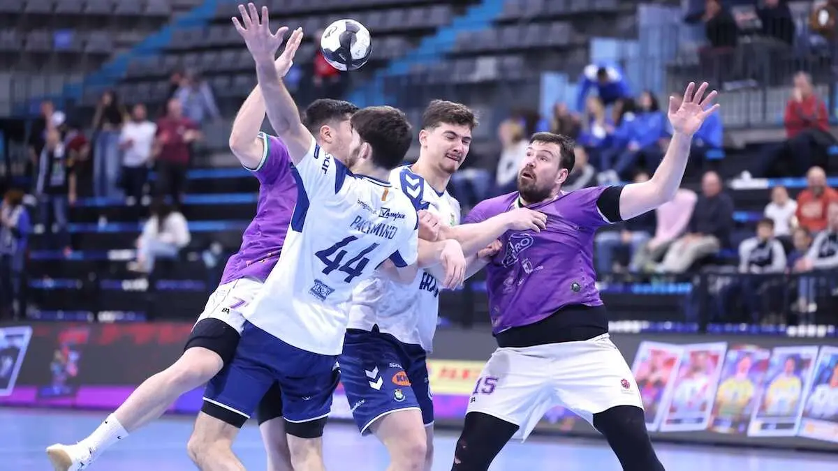 Un combativo Guadalajara cae con orgullo ante el Granollers (37-33) - Fotograf&iacute;a: Xavier Solanas