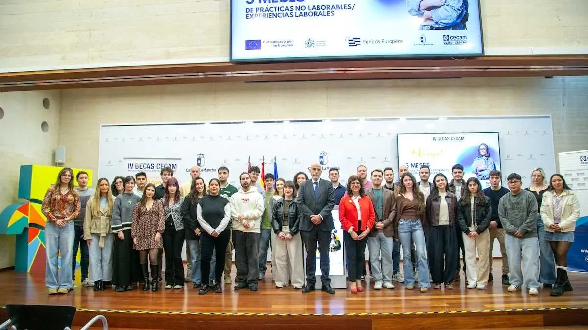 La viceconsejera de Educaci&oacute;n, Universidades e Investigaci&oacute;n, Mar Torrecilla, ha asistido a la presentaci&oacute;n de las IV Becas CECAM Movilidad Europea de Castilla-La Mancha