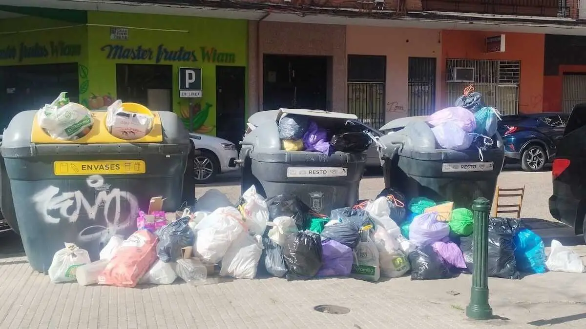 La basura inunda Talavera tras cuatro d&iacute;as sin servicio de recogida