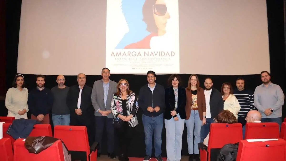 El vicepresidente segundo del Gobierno de Castilla-La Mancha, Jos&eacute; Manuel Caballero, este viernes en el estreno de la nueva pel&iacute;cula de Pedro Almod&oacute;var en su localidad natal, Calzada de Calatrava (Ciudad Real).