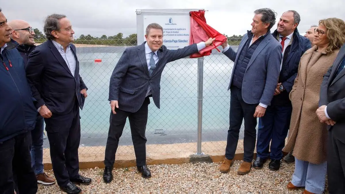 El presidente de Castilla-La Mancha, Emiliano Garc&iacute;a-Page, inaugura las obras de transformaci&oacute;n de regad&iacute;os SAT riegos de Alcadozo, y la SAT de regantes de Nava de Arriba, en la provincia de Albacete.