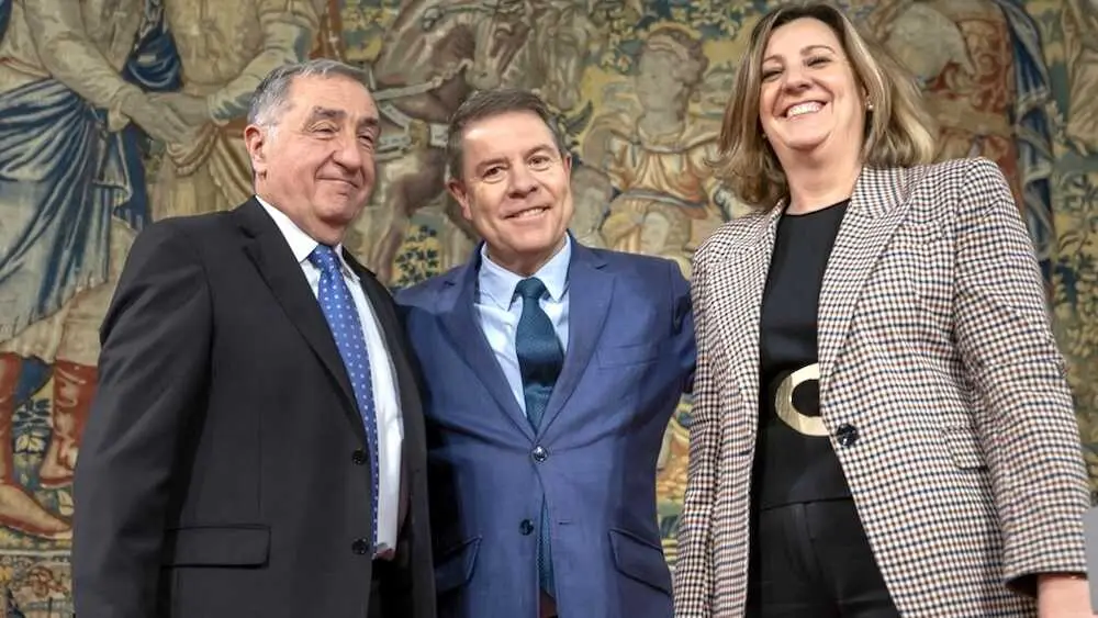 El jefe del Gobierno auton&oacute;mico, Emiliano Garc&iacute;a-Page, preside el acto de firma del convenio de colaboraci&oacute;n entre la Junta de Comunidades y la Fiscal&iacute;a Superior de Castilla-La Mancha en materia de seguridad y salud laboral.