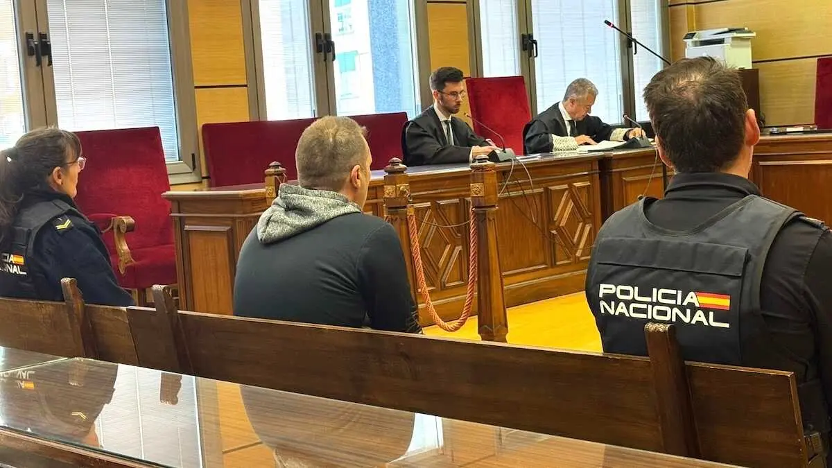 El acusado que ha sido condenado a diez a&ntilde;os de prisi&oacute;n por intentar asesinar a su mujer en Alc&aacute;zar de San Juan (Ciudad Real), durante la celebraci&oacute;n de la vista en la que iba a ser juzgado - EP