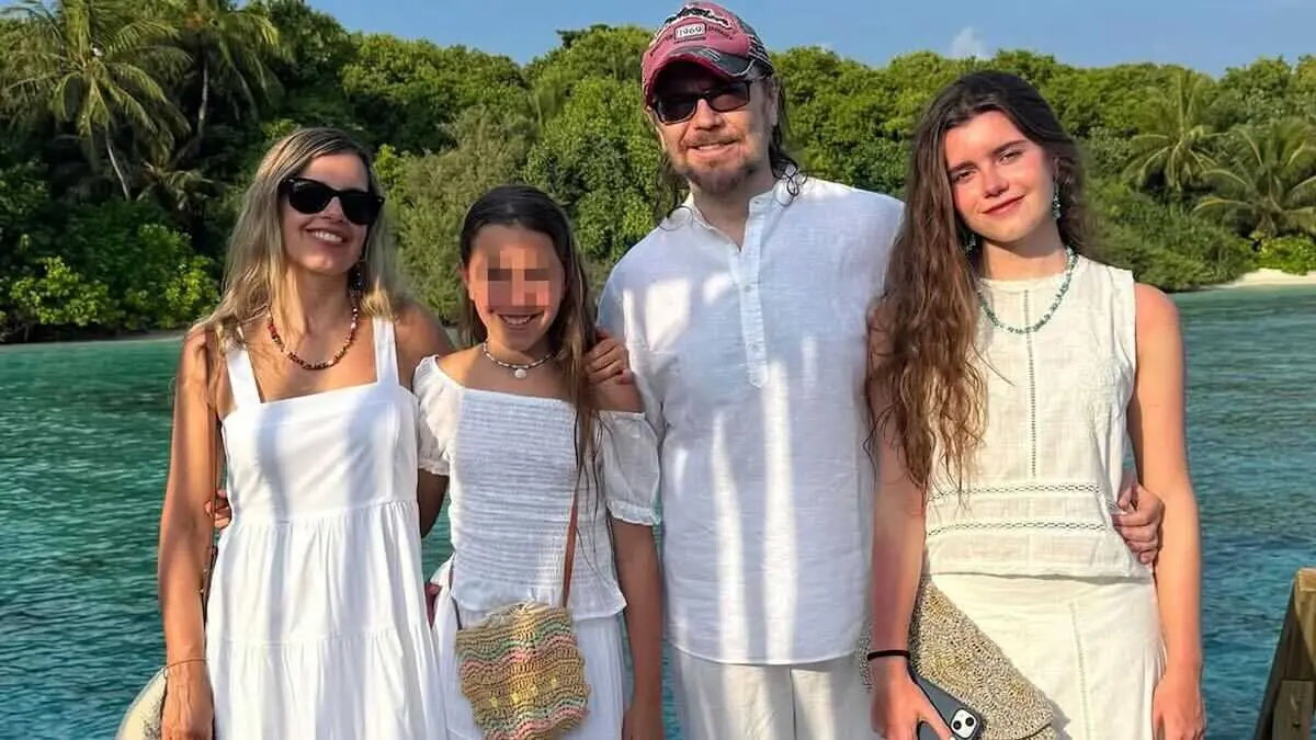 En la imagen de archivo Santiago Segura junto a su pareja y sus dos hijas