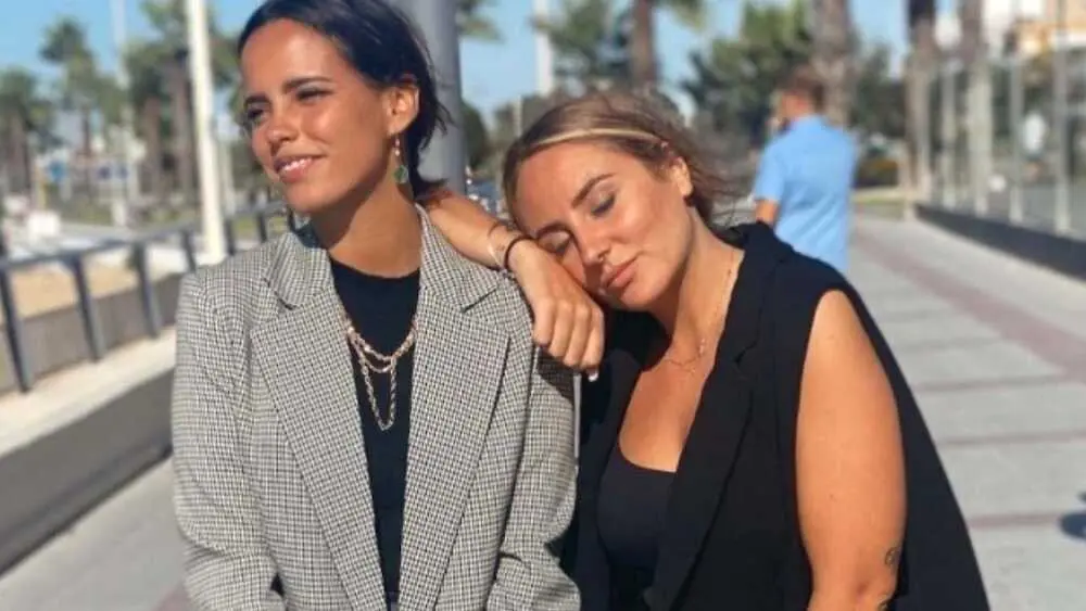 En la imagen de archivo Gloria Camila junto a su sobrina Roc&iacute;o Flores