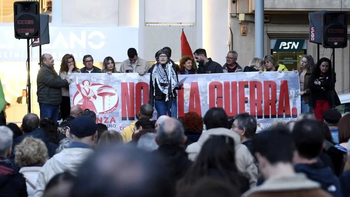 La Alianza contra el Odio re&uacute;ne a medio millar de personas en Albacete para protestar contra la "cruel guerra" en Ir&aacute;n - EP/V&iacute;ctor Fern&aacute;ndez