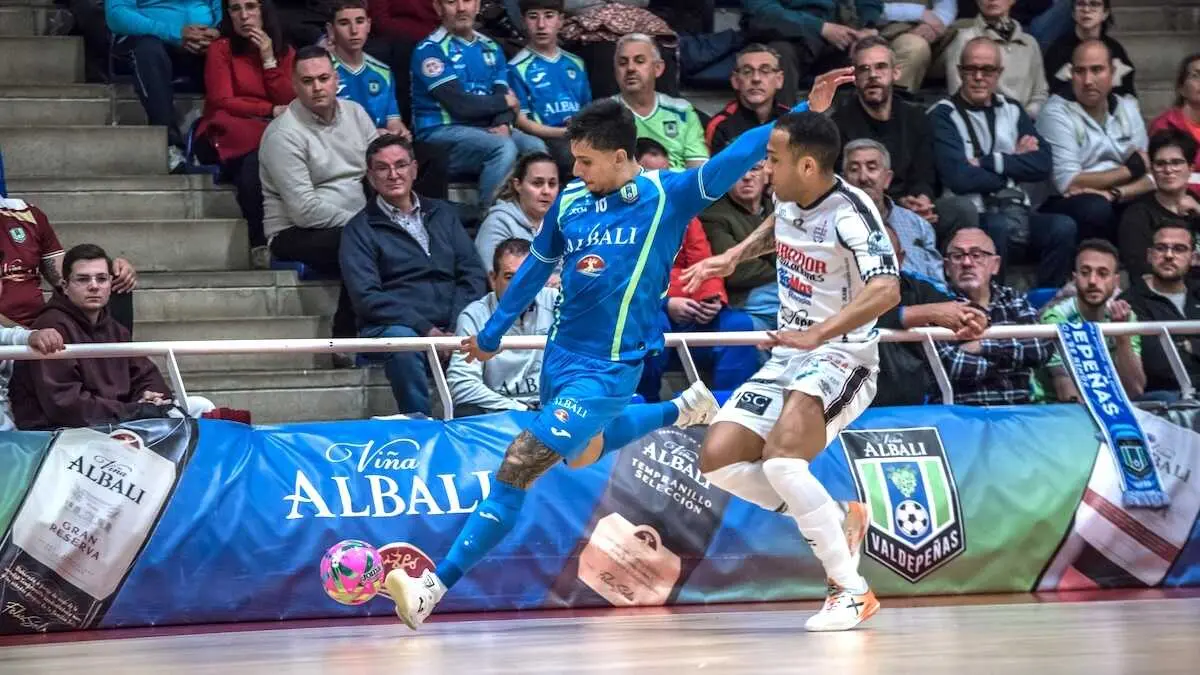 El Valdepe&ntilde;as vence al Noia sobre la bocina y sigue en play off (3-2)