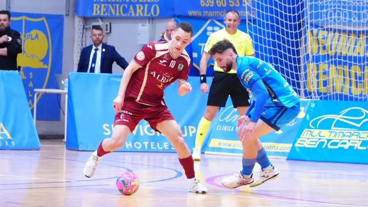 El Vi&ntilde;a Albali Valdepe&ntilde;as asalta Pe&ntilde;&iacute;scola y afianza el playoff (1-4)