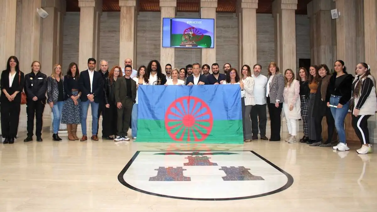 Del sal&oacute;n de plenos al barrio: Castilla-La Mancha reivindica la cultura gitana