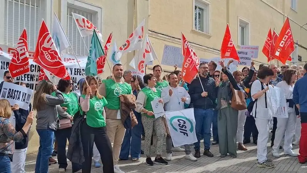 Trabajadores de Diputaci&oacute;n de Cuenca se concentran por sus derechos