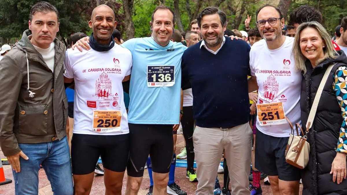 El presidente del PP de Castilla-La Mancha, Paco N&uacute;&ntilde;ez, ha acompa&ntilde;ado este domingo en Guadalajara a los participantes en la IX Carrera Solidaria Mizu.