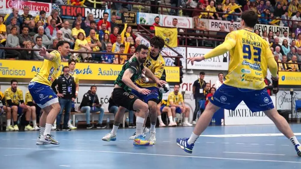 El Rebi Cuenca sucumbe en Aranda y se complica la vida (33-23)&nbsp;- Fotograf&iacute;a: Roberto Campillo