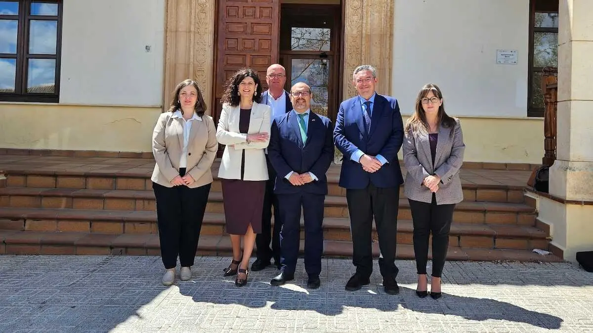La Mesa de las Cortes celebra una reuni&oacute;n itinerante en Barrax (Albacete) en la que Bellido ha planteado celebrar los 50 a&ntilde;os de la llegada de la democracia a Espa&ntilde;a.