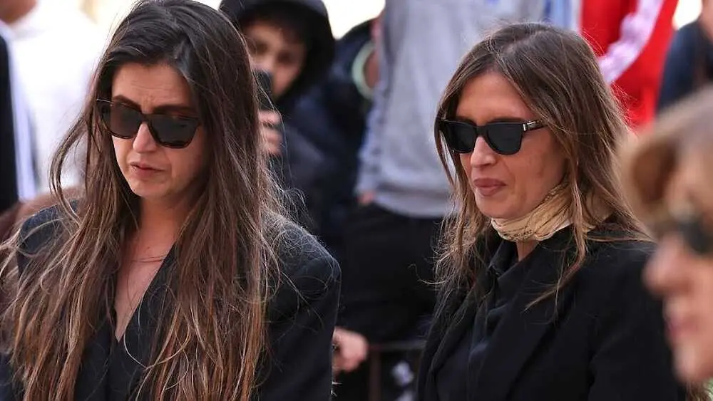 Las l&aacute;grimas de Sara Carbonero en el funeral de su madre: "Te quiero, guerrera"