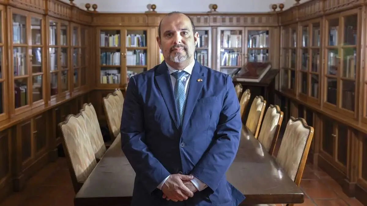 El presidente de las Cortes de Castilla-La Mancha, Pablo Bellido, en un momento de la entrevista - EFE/&Aacute;ngeles Visd&oacute;mine