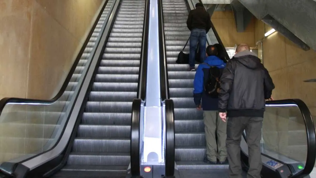 Escaleras mec&aacute;nicas del remonte de Safont en la ciudad de Toledo