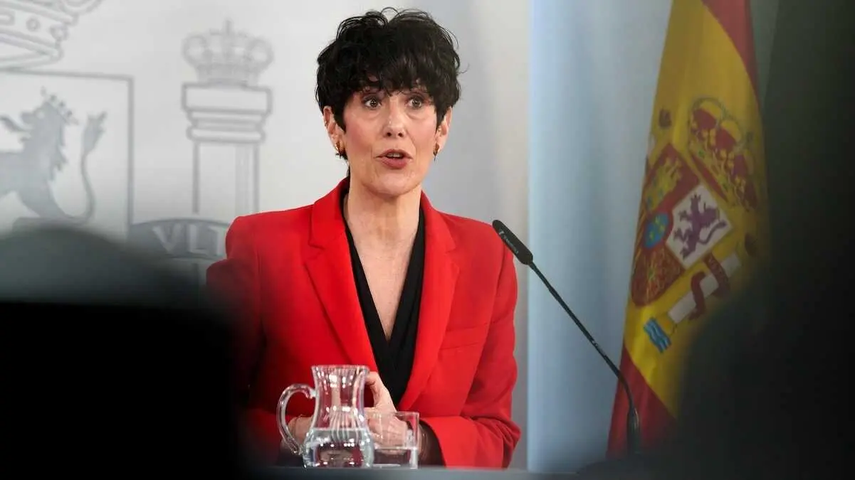 La ministra de Inclusi&oacute;n, Seguridad Social y Migraciones, Elma Saiz, durante la rueda de prensa tras el Consejo de Ministros