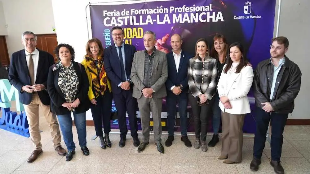 El consejero de Educaci&oacute;n, Cultura y Deportes de Castilla-La Mancha, Amador Pastor, ha participado en la feria de FP de la regi&oacute;n que se celebra en Valdepe&ntilde;as (Ciudad Real).