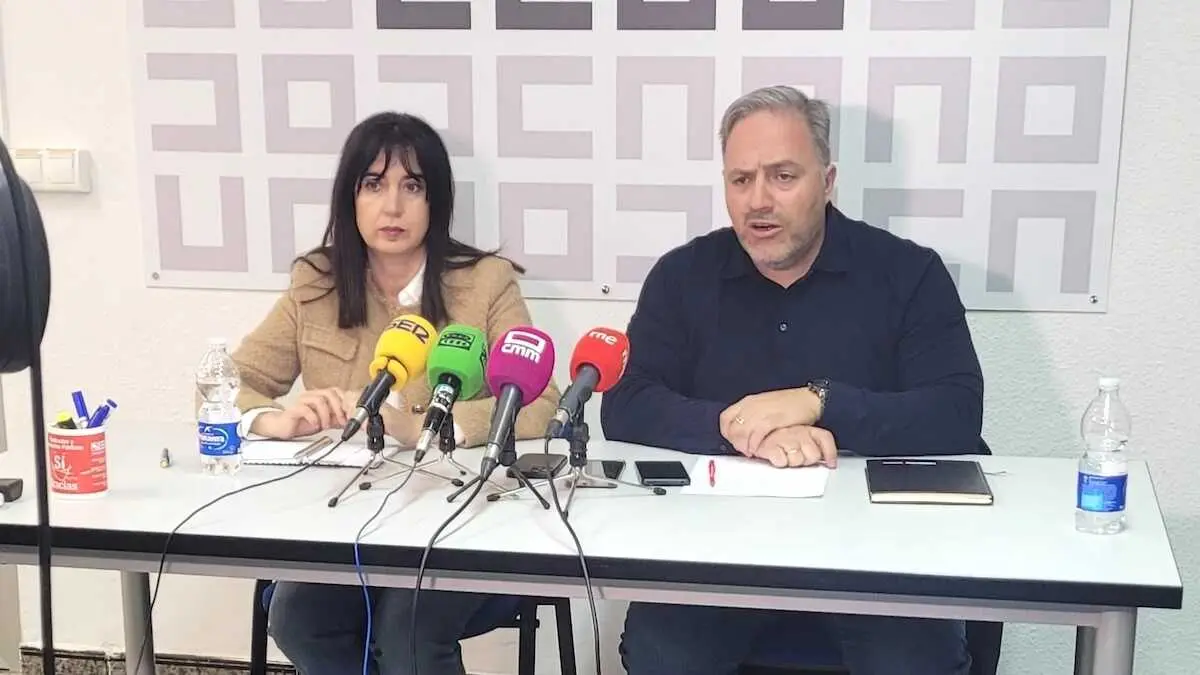 Roc&iacute;o Fern&aacute;ndez y Federico P&eacute;rez en rueda de prensa
