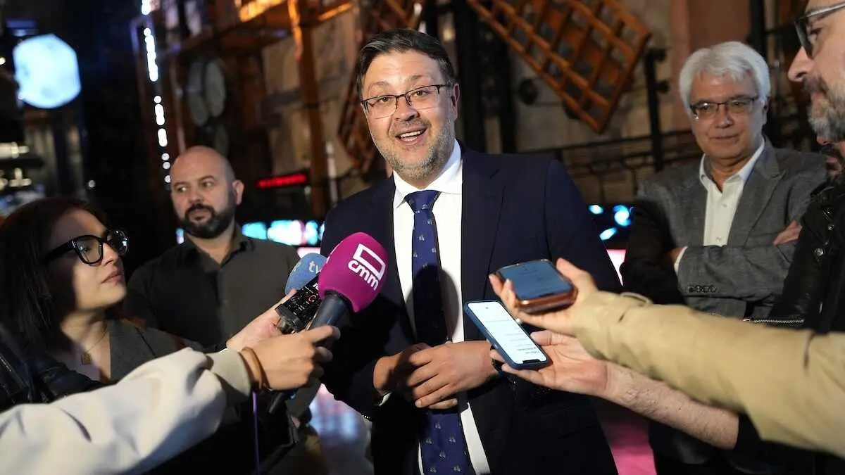 El consejero de Educaci&oacute;n, Cultura y Deportes de Castilla-La Mancha, Amador Pastor, atendiendo a los medios este viernes en Cuenca