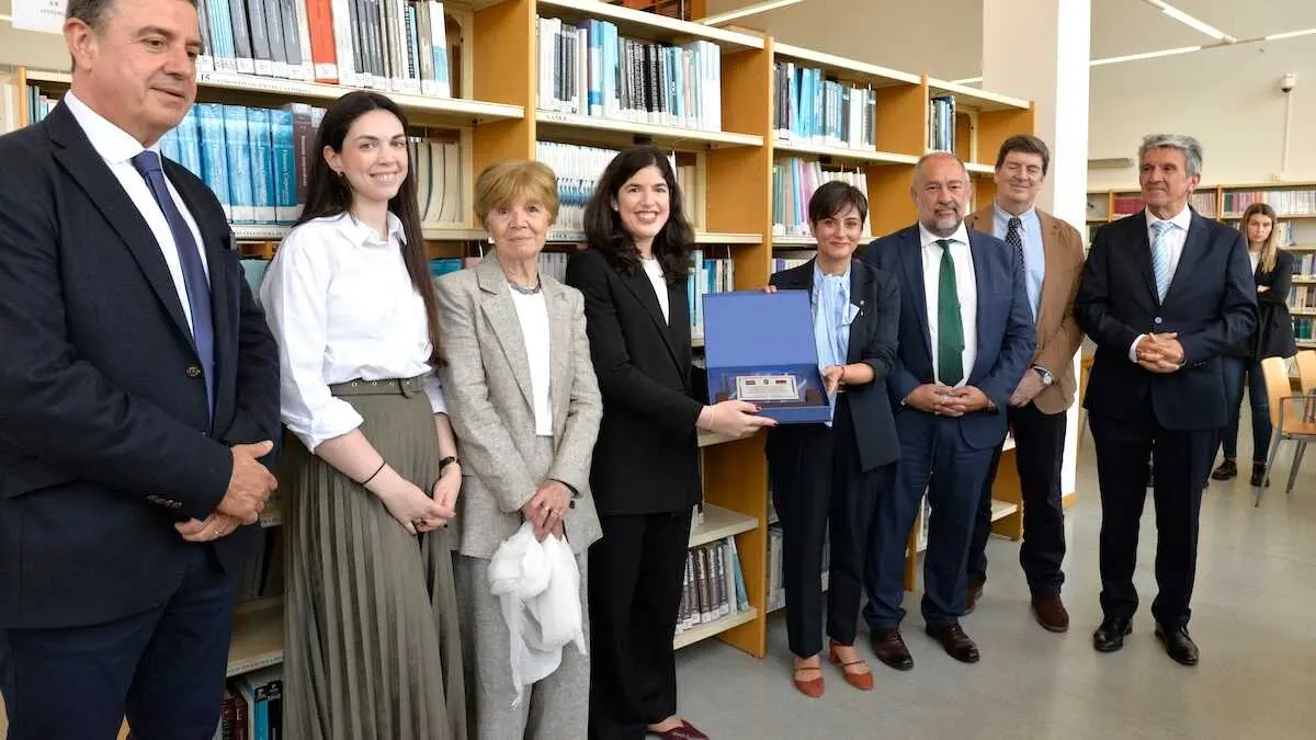 La UCLM recibe la biblioteca jur&iacute;dica de Jos&eacute; Enrique Serrano