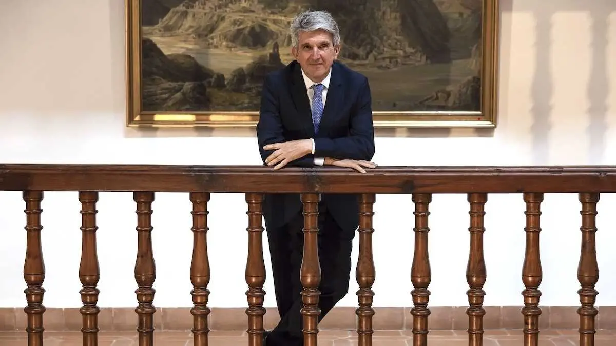 El delegado del Gobierno en Castilla-La Mancha, Jos&eacute; Pablo Sabrido, en un momento de la entrevista - EFE/Ismael Herrero