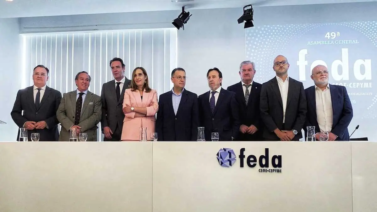 Foto de grupo de la clausura de la 49 Asamblea General de FEDA