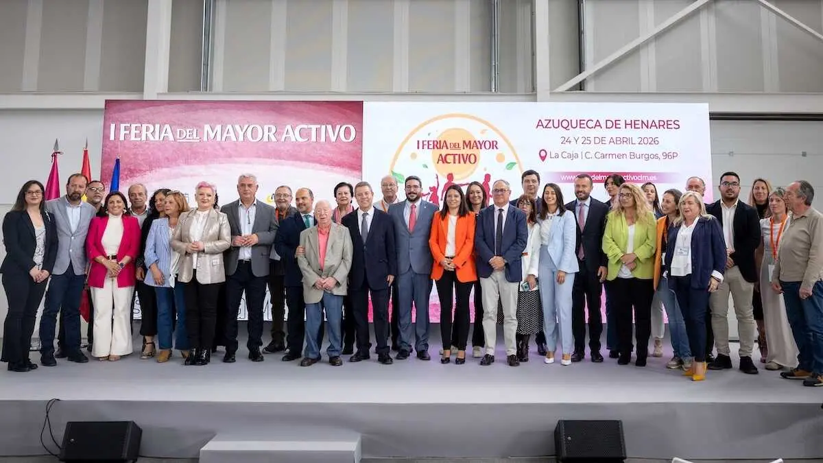 El jefe del Gobierno regional, Emiliano Garc&iacute;a-Page, inaugura, en Azuqueca de Henares (Guadalajara), la I Feria del Mayor Activo de Castilla-La Mancha.