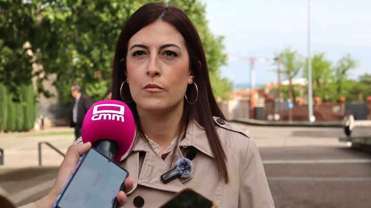La vicesecretaria regional del PP de Castilla-La Mancha, Mar&iacute;a Patricio, atendiendo a los medios este s&aacute;bado en Guadalajara