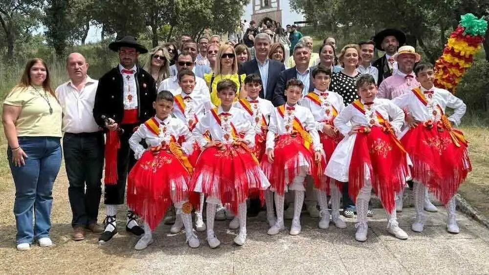 El delegado de la Junta en Toledo, &Aacute;lvaro Guti&eacute;rrez, ha asistido a la tradicional &lsquo;Romer&iacute;a Berciana&rsquo; de M&eacute;ntrida (Toledo) que ha reunido a cerca de 15.000 personas