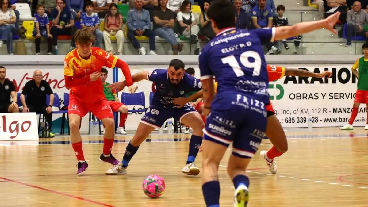 El Quesos El Hidalgo Manzanares FS cae ante Santa Coloma y frena su play off (4-6)