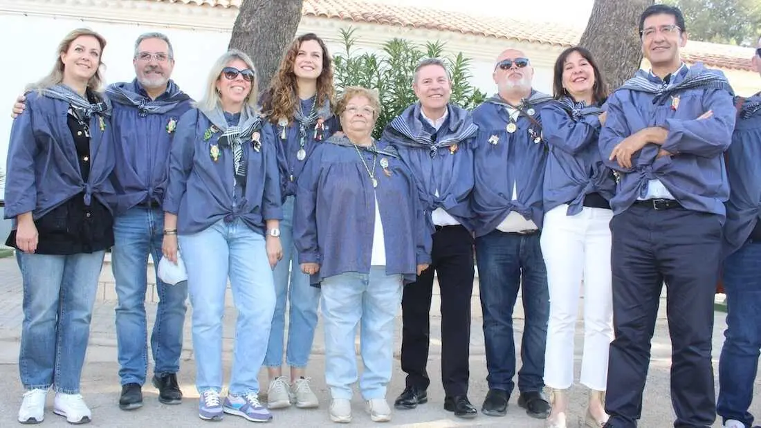 El presidente de Castilla-La Mancha y secretario regional del PSOE, Emiliano Garc&iacute;a-Page, ha participado este domingo acompa&ntilde;ado por la portavoz parlamentaria y otros dirigentes en la tradicional Romer&iacute;a en honor a la Virgen de las Vi&ntilde;as de Tomelloso (Ciudad Real)