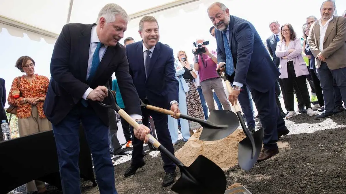 El presidente de Castilla-La Mancha, Emiliano Garc&iacute;a-Page, pone, en Ciudad Real, la primera piedra del futuro Campus Biosanitario de la UCLM en la ciudad.