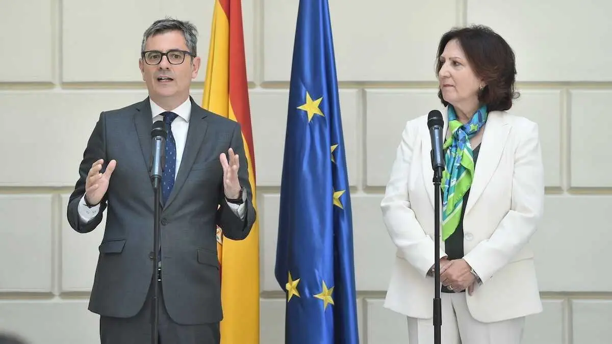 El ministro de la Presidencia, Justicia y Relaciones con las Cortes, F&eacute;lix Bola&ntilde;os visita, junto a la fiscal general del Estado, Teresa Peramato, las nuevas dependencias de la Fiscal&iacute;a