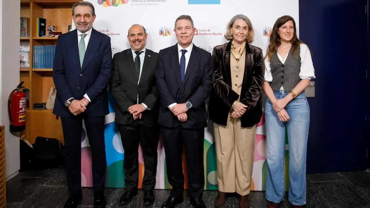 El jefe del Gobierno regional, Emiliano Garc&iacute;a-Page, inaugura, en Toledo, el I Foro &acute;Crecer con bienestar. Salud mental en la infancia y adolescencia&acute;. En la sede de la Real Fundaci&oacute;n Toledo, en la plaza Victorio Macho de la capital auton&oacute;mica.