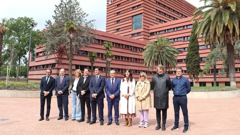 El vicepresidente segundo del Gobierno regional, Jos&eacute; Manuel Caballero, y el consejero de Hacienda, Administraciones P&uacute;blicas y Transformaci&oacute;n Digital, Juan Alfonso Ruiz Molina, han visitado la futura Ciudad Administrativa de la Junta en Ciudad Real