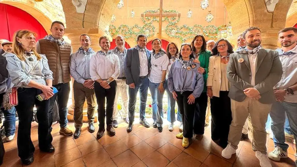 Villanueva de los Infantes (Ciudad Real) enciende sus tradicionales Cruces y Mayos