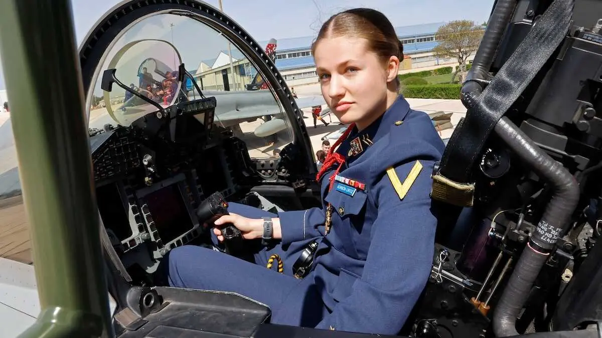 La Princesa Leonor conoce el funcionamiento de los reactores Eurofighter de la Base A&eacute;rea de Los Llanos de Albacete.