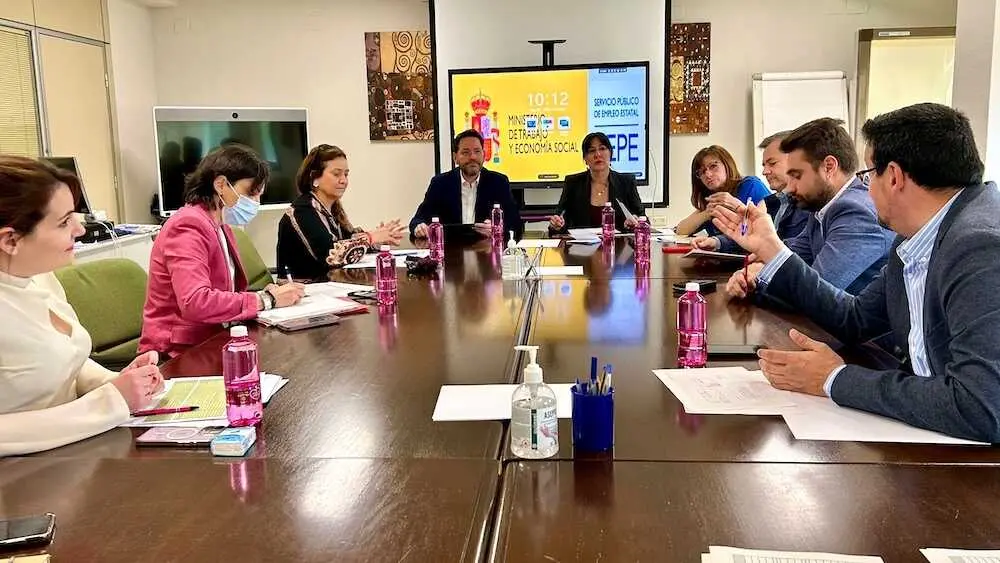 En la imagen un instante de la reuni&oacute;n de la Conmisi&oacute;n Provincial del Programa de Fomento del Empleo Agrario