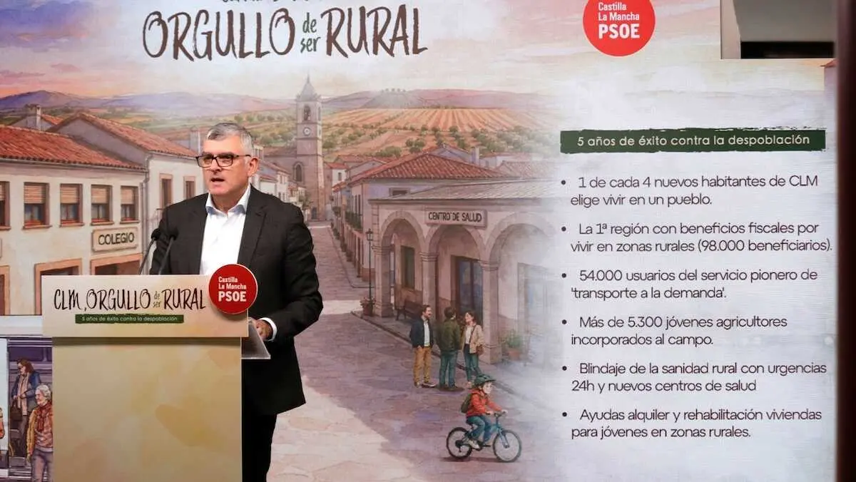 El presidente del PSOE en las Cortes de Castilla-La Mancha, &Aacute;ngel Tom&aacute;s Godoy, ha presentado la nueva campa&ntilde;a del partido 'Orgullo de ser rural', en la sede de los socialistas en Toledo.