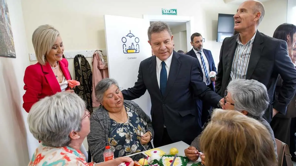El presidente de Castilla-La Mancha, Emiliano Garc&iacute;a-Page, inaugura el Centro de Mayores &acute;San Isidro&acute; en Villagarc&iacute;a del Llano (Cuenca)